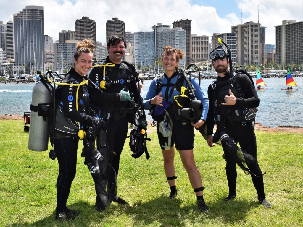 Magic Island Earth Day Event Volunteer Divers