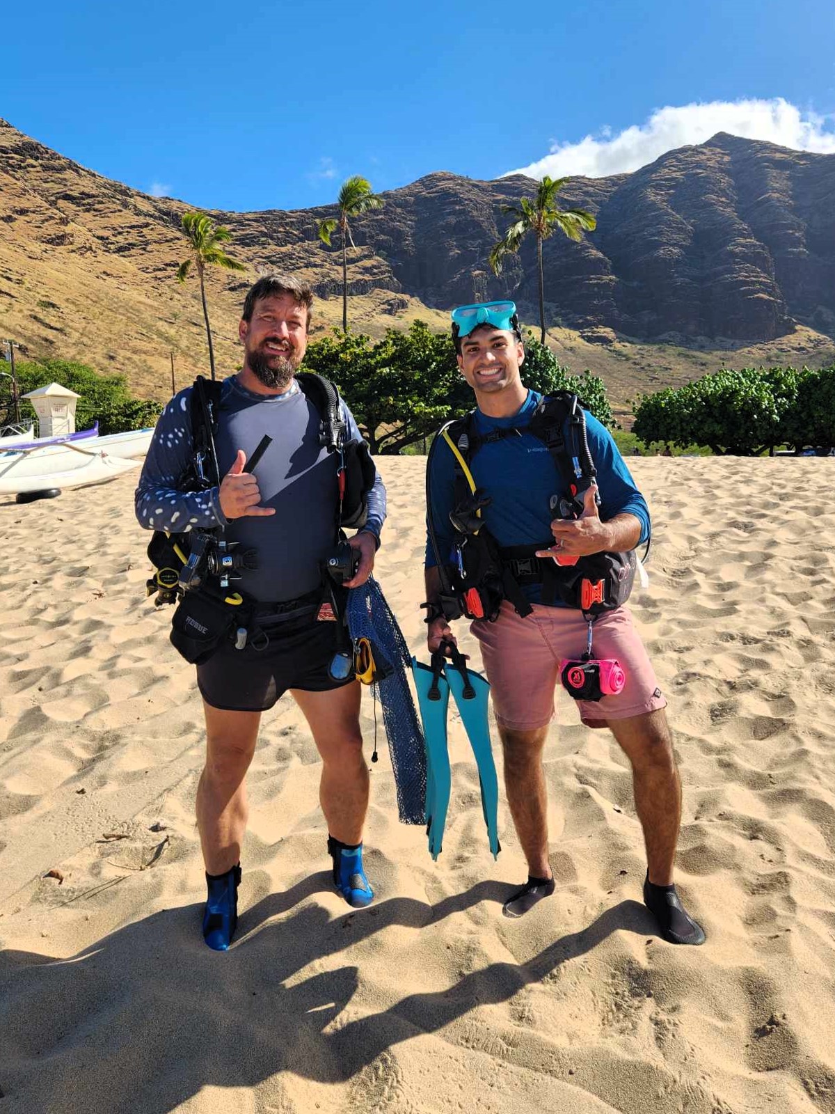 Nudi Wear volunteer scuba divers at Makaha Beach Park