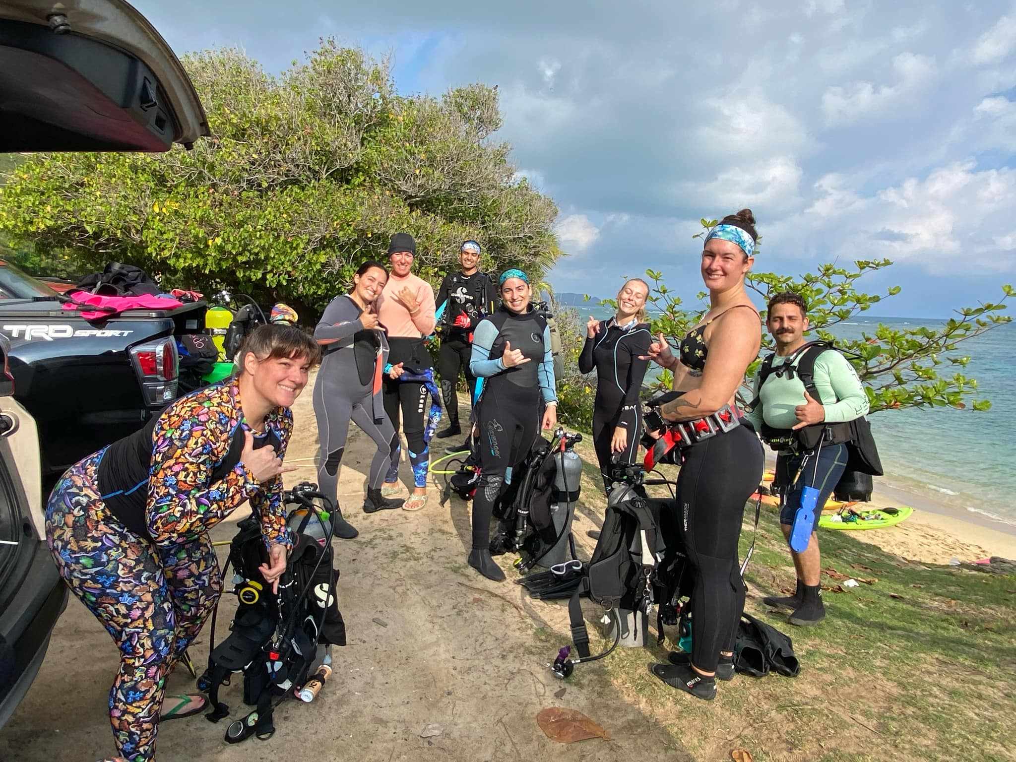 Nudi Wear volunteers putting on their scuba gear