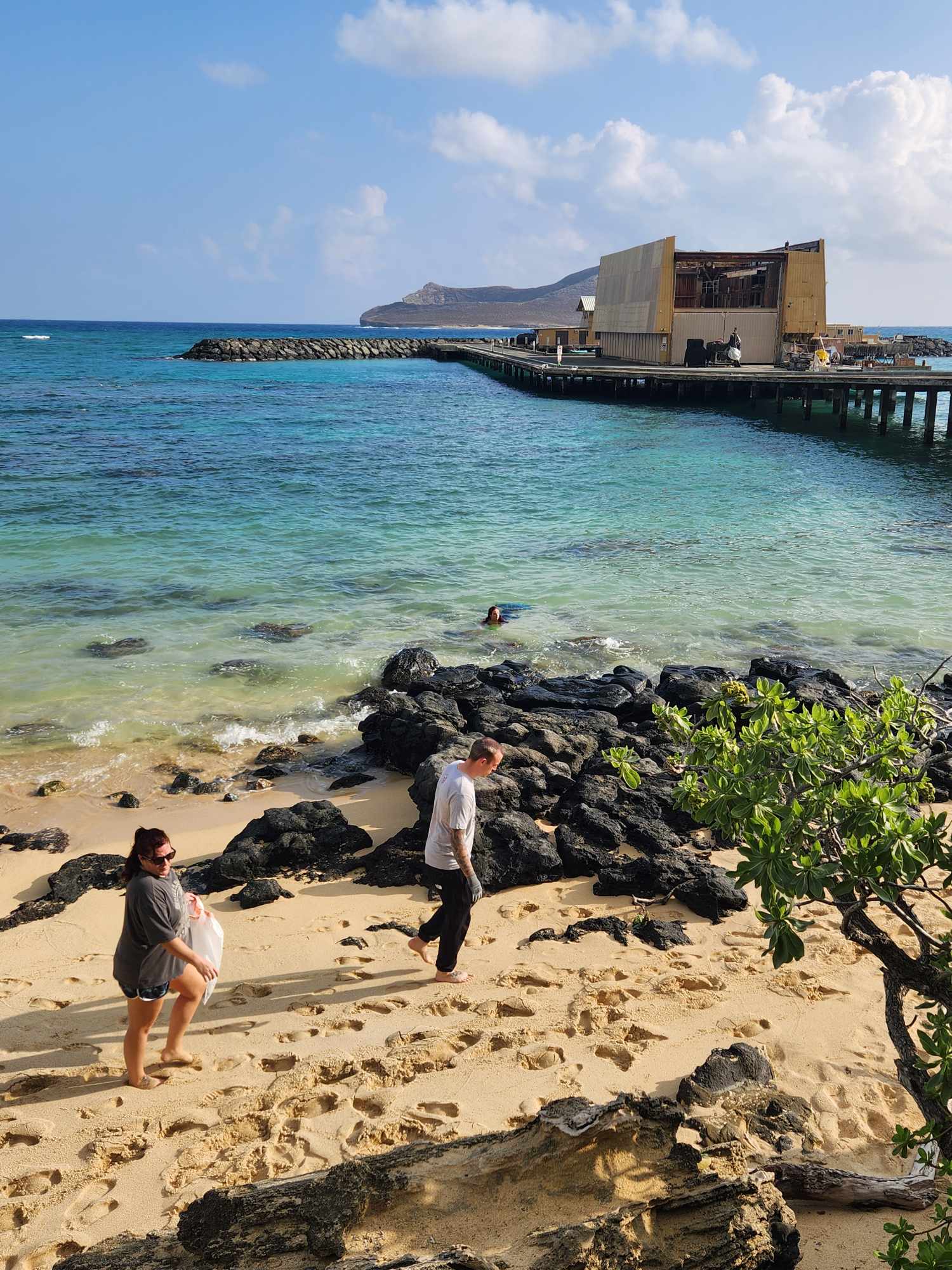 Nudi Wear beach cleanup at Makai Research Pier